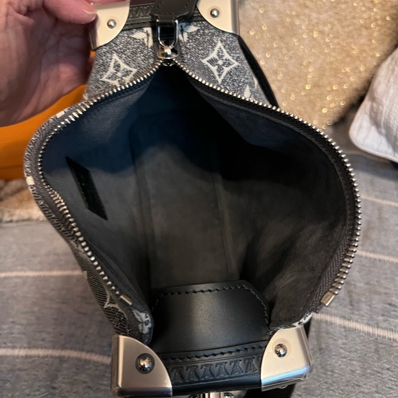 Louis Vuitton Side Trunk - Picture 5 of 11